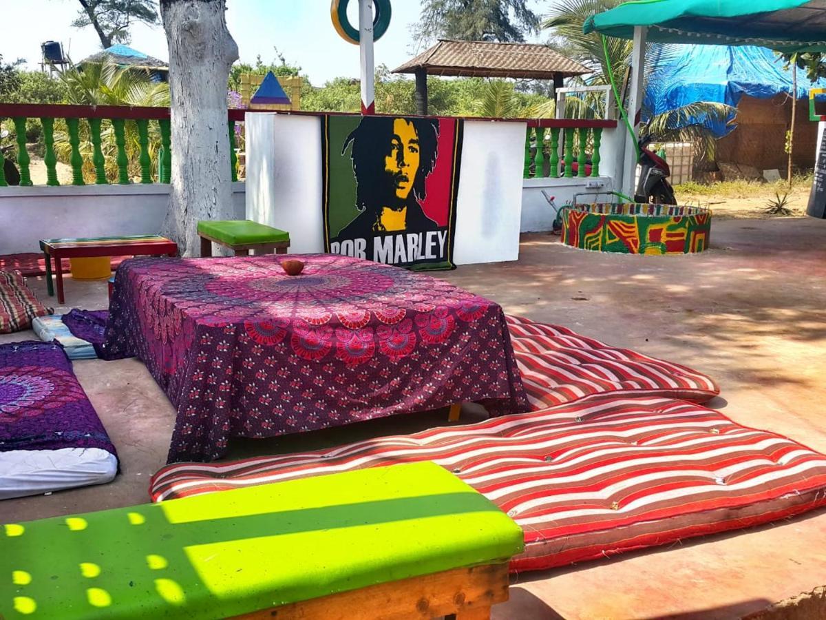 Rasta Mansion Beach Hostel And Rooms Arambol Bagian luar foto
