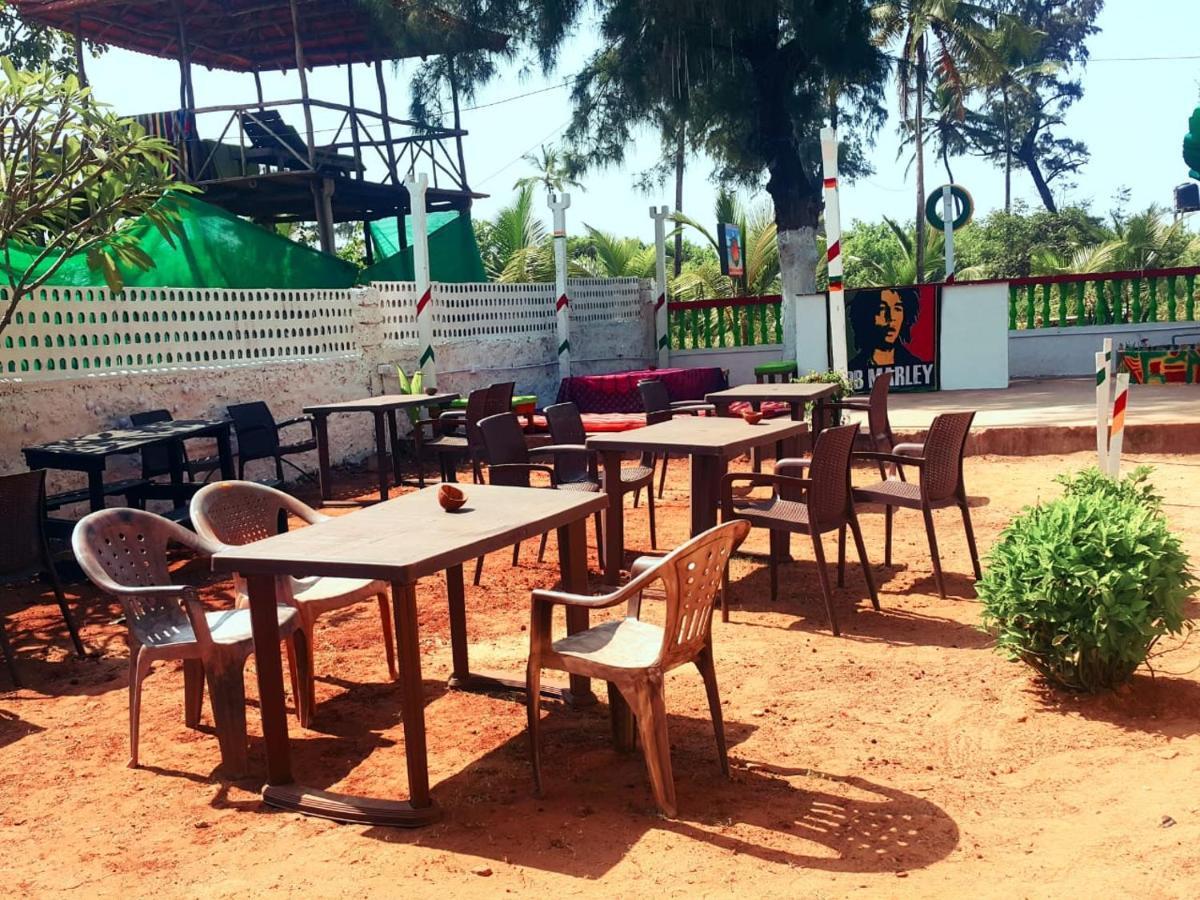 Rasta Mansion Beach Hostel And Rooms Arambol Bagian luar foto